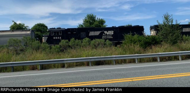 NS mixed freight at siding Tasker